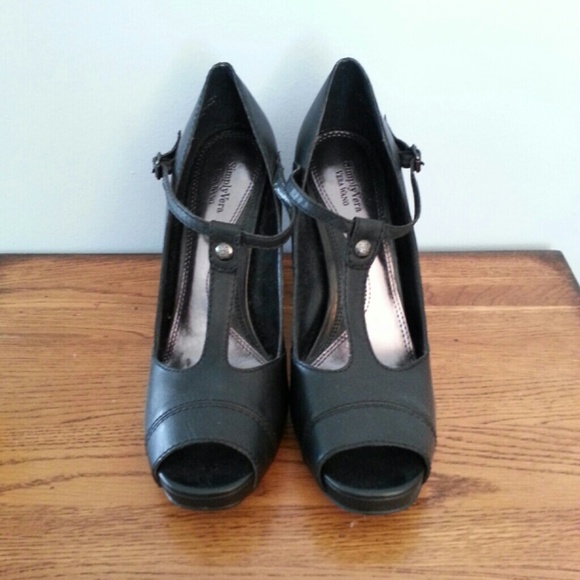 Simply Vera by Vera Wang Black Peep Toe Heels - Picture 1 of 3