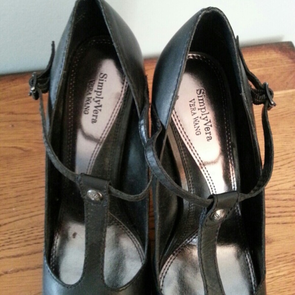Simply Vera by Vera Wang Black Peep Toe Heels - Picture 3 of 3