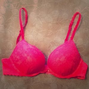 Victoria's Secret miraculous plunge bra (like new)