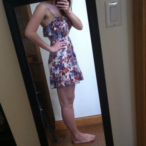CUTE FLORAL DRESS W RUFFLES ALONG THE NECK SIZE S - Picture 2 of 2
