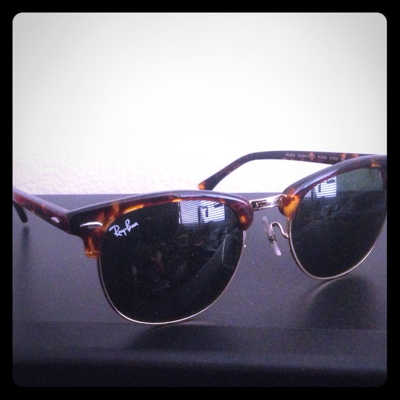 Ray-Ban Clubmaster in Tortoise (no case)