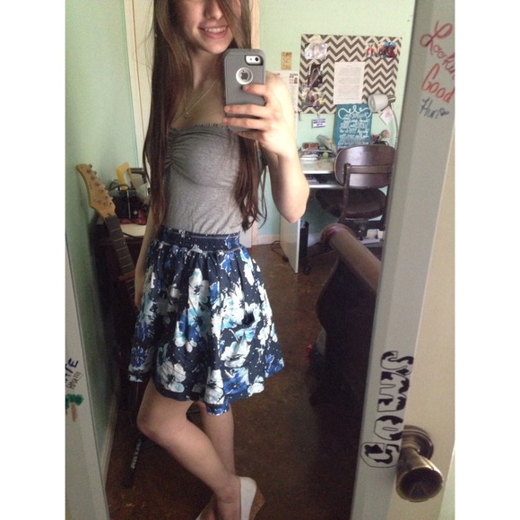 🚫SOLD🚫 Girly strapless dress - Picture 2 of 4