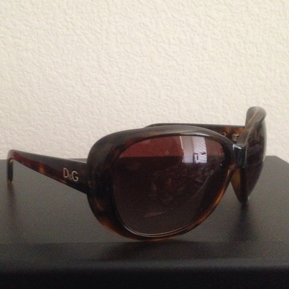 Dolce & Gabbana Tortoise Sunglasses (no orig case)