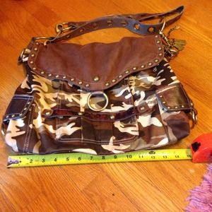 Katy van Zeeland camo purse