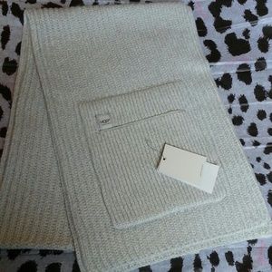 Ugg@ Australia Cream Pocket Scarf