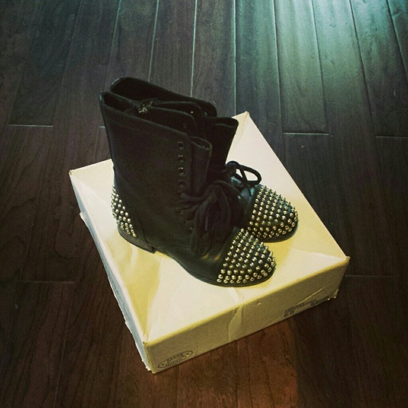 Steve madden boots! Like new condition!
