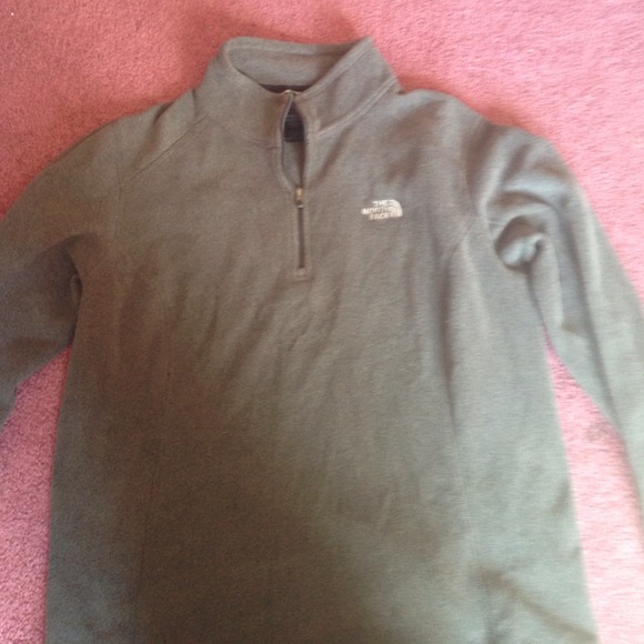 Woman's north face gray fleece