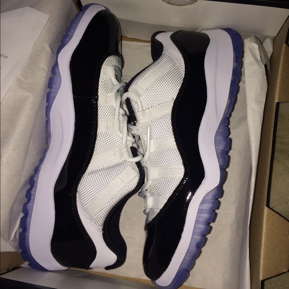 Jordan retro 11 Concords - Picture 2 of 4