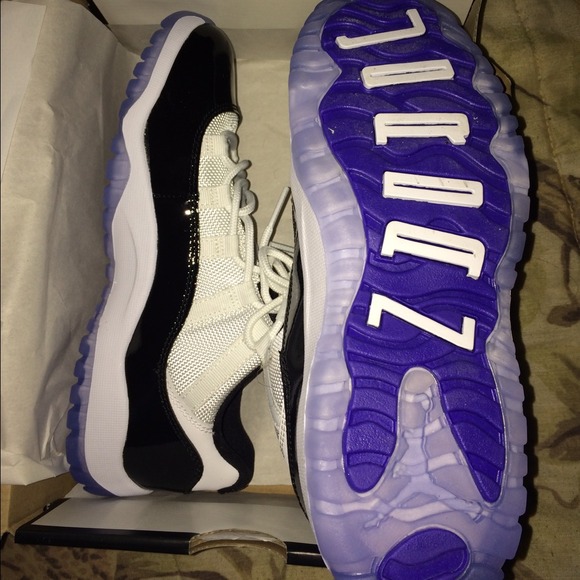 Jordan retro 11 Concords - Picture 3 of 4