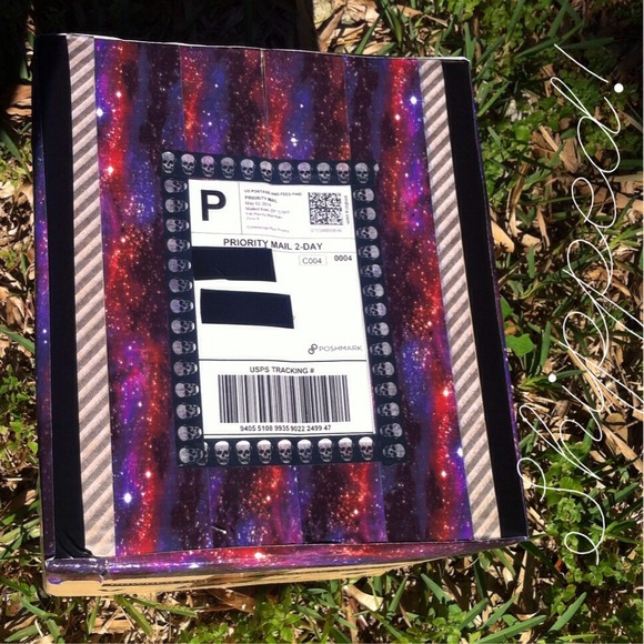 Shipped! 💋📦