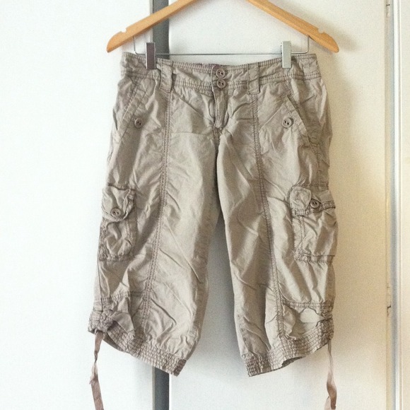 Anthropologie Pants - Easy knee length Anthropologie shorts Anthropologie Pants - Easy knee length Anthropologie shorts