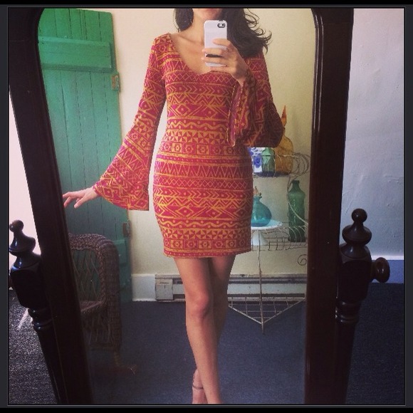 🐯**TRIBAL-PRINT MAGENTA/CURRY BELL SLEEVE DRESS** - Picture 1 of 4