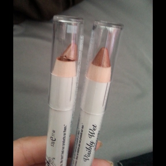 HARD CANDY VISIBLY WET SHOCKINGLY GLOSSY LIP BALM - Picture 3 of 3