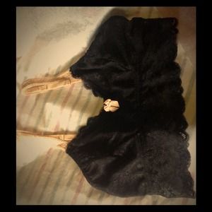 NWT GORGEOUS LACE BRALETTE