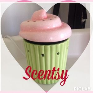 Reserved until Friday !!!Scentsy warmer !!!