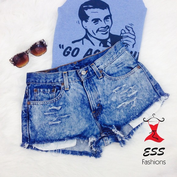 Levi's Denim - ✨HOST PICK✨ Acid wash shorts!