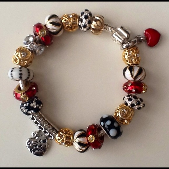 Pandora style bracelet: Queen of Hearts