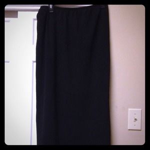 Ruffled long skirt in black