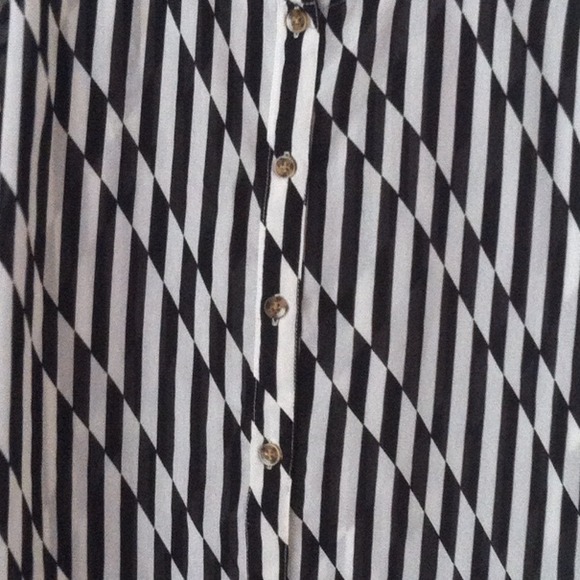 VOLCOM dressy tank button up size medium - Picture 4 of 4