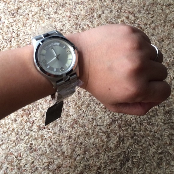 Watch - Picture 3 of 3