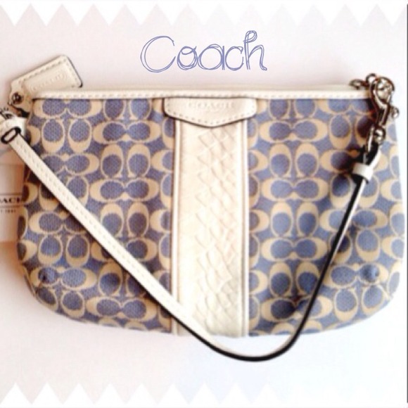 Coach Clutches & Wallets - 100% Auth Coach Medium Wristlet NWT