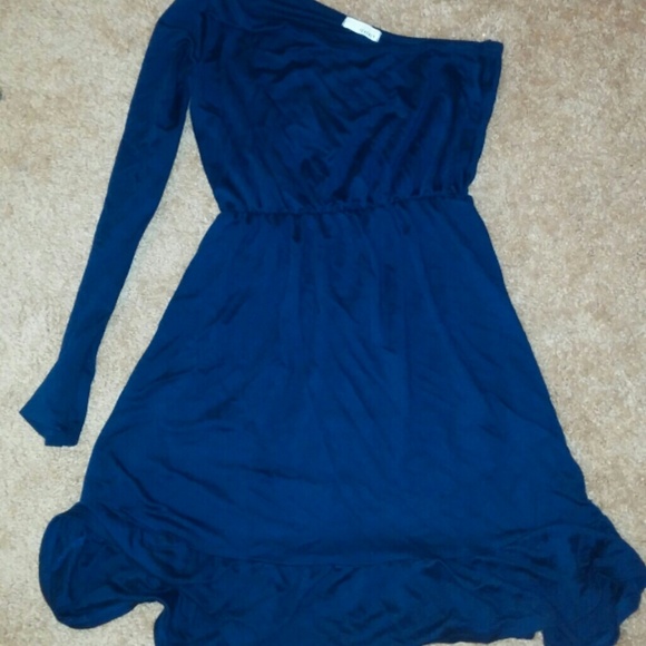 Beautiful one shoulder dress. Worn once