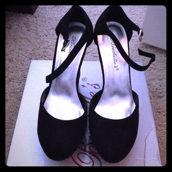 Tobi round toe wedge