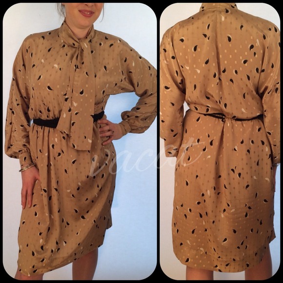 Vintage Dresses & Skirts - DONATED TO WOMEN’S SHELTER Vintage Bow Tie Dress