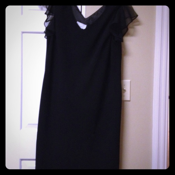 Pretty black dress in women's size 20
