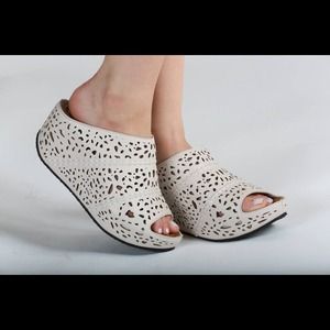 Zuka wedges