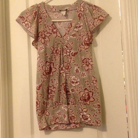 Gray v-neck with red flowers!