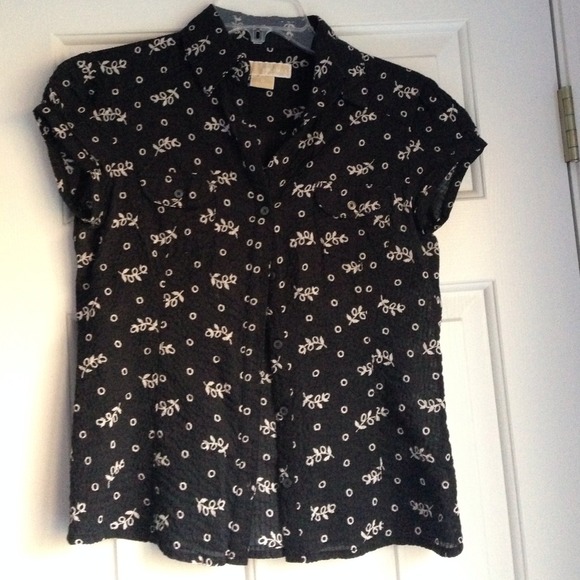 Cap sleeve black & white button-front blouse.