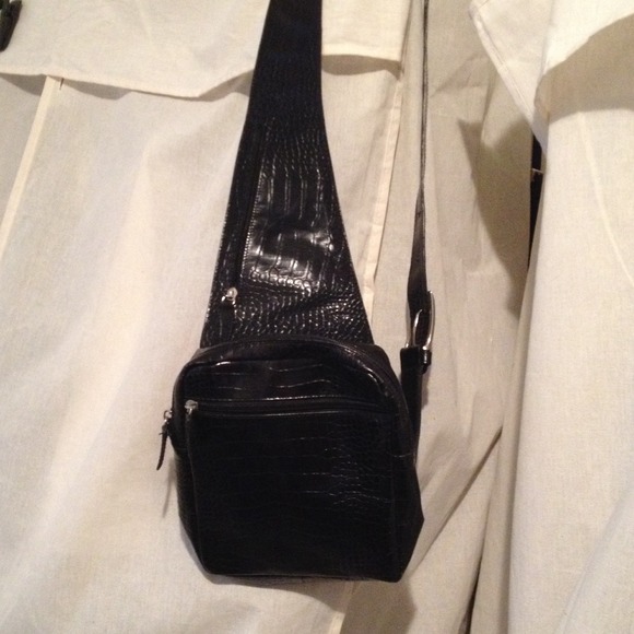 Cross over shoulder bag