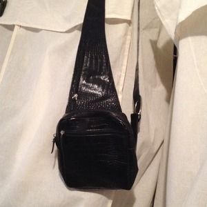 Cross over shoulder bag