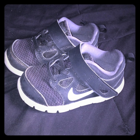 TODDLER NIKES SIZE 7 & 8!!!