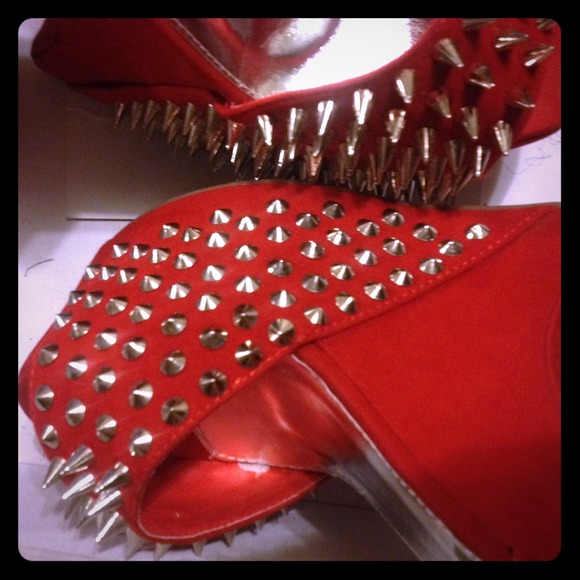 Gravity spike 5in heels