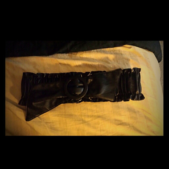 Black Faux Leather Expandable belt