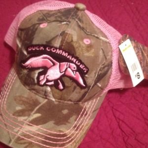 Ladies pink an camo duck commander cap
