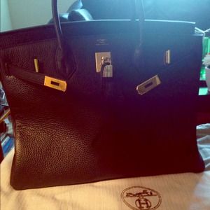 Gorgeous leather tote 🌟