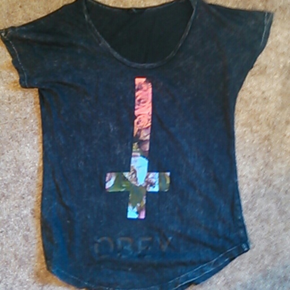 OBEY T-shirt