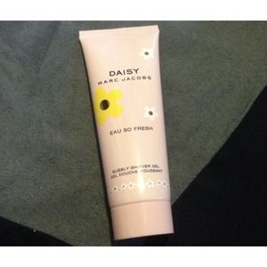 Daisy Marc Jacobs shower gel.