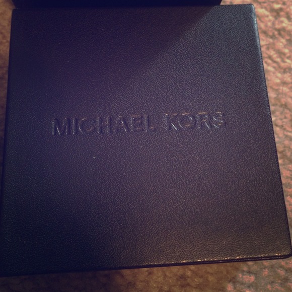 Micheal kors watch box