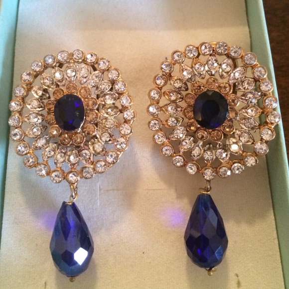 Beautiful gold plated sapphire earrings!