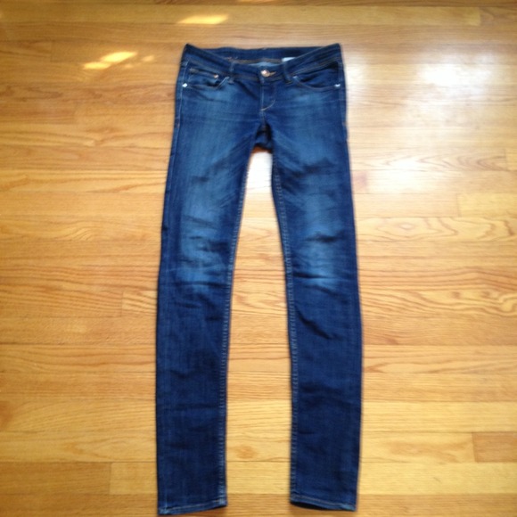 Sold in bundle! H&M Skinny Jeans - Picture 2 of 4