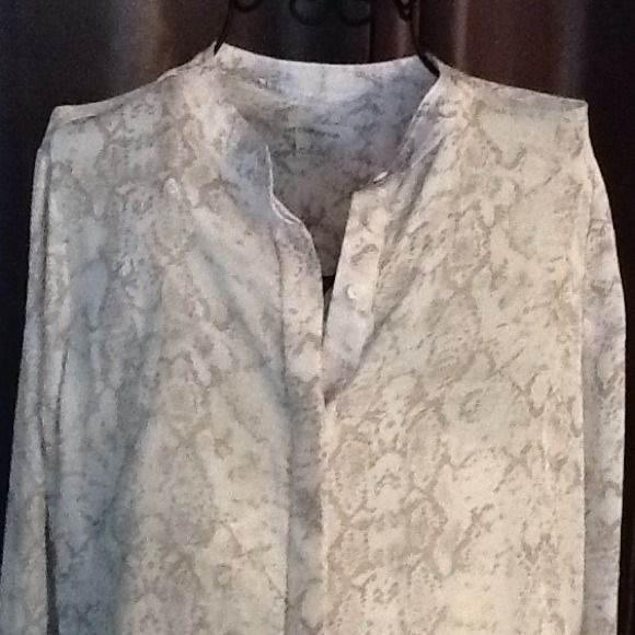 REDUCED,!! LONG SLEEVE SNAKE PRINT BLOUSE SZ M - Picture 2 of 4