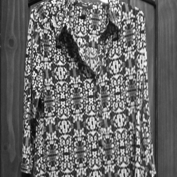 V neck poly blouse 3/4 sleeves