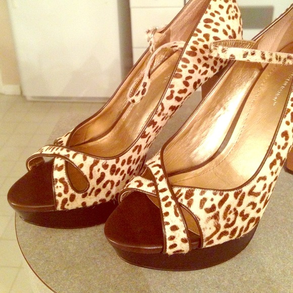 Awesome Ostrich Hair, animal print heel!