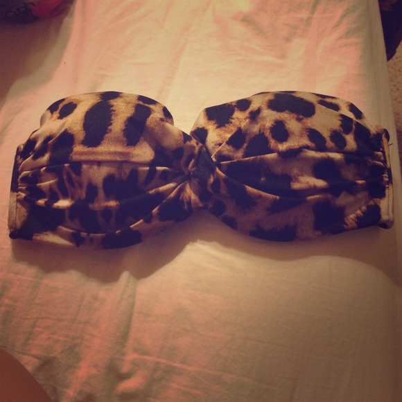 Victoria's Secret Very Sexy Twist Bandeau swim top - Picture 1 of 3