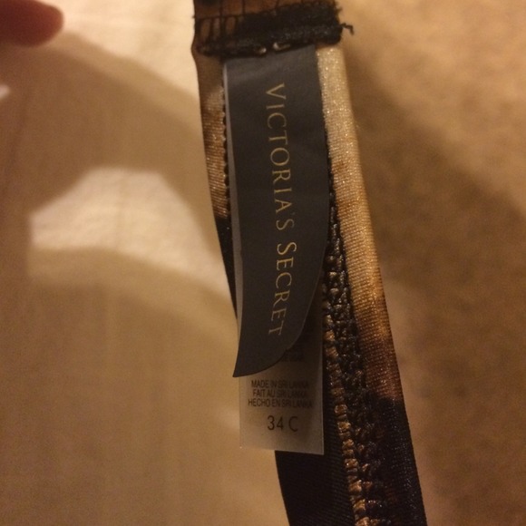 Victoria's Secret Very Sexy Twist Bandeau swim top - Picture 3 of 3