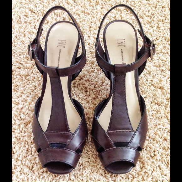 Strappy brown sandals - Picture 2 of 4